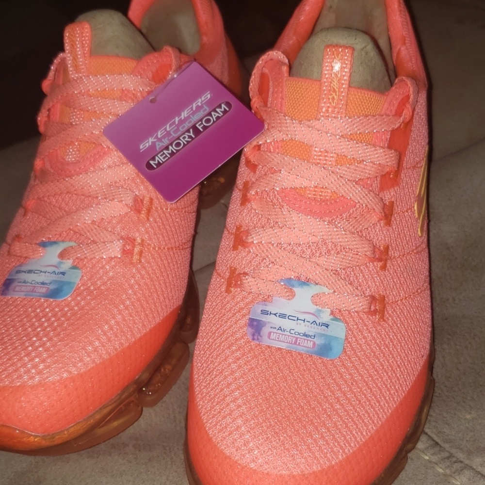 Skechers tennis shoes
